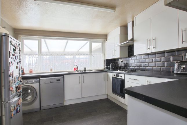 122, North Road, Withernsea photo 2