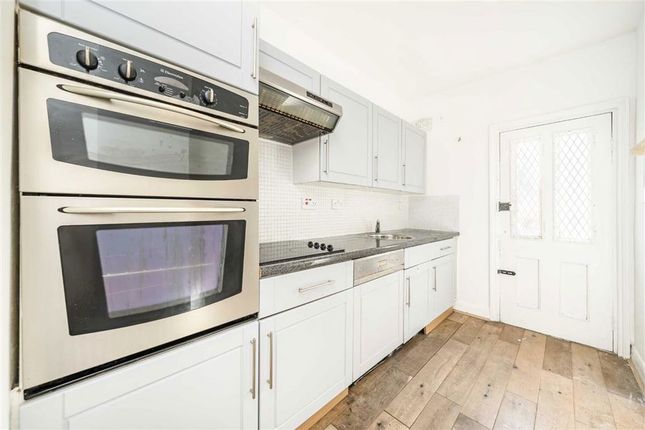Basement Flat, 314, Queens Road, London photo 4