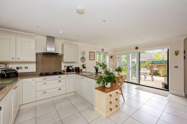 25 Newman Way, Billingshurst photo 4