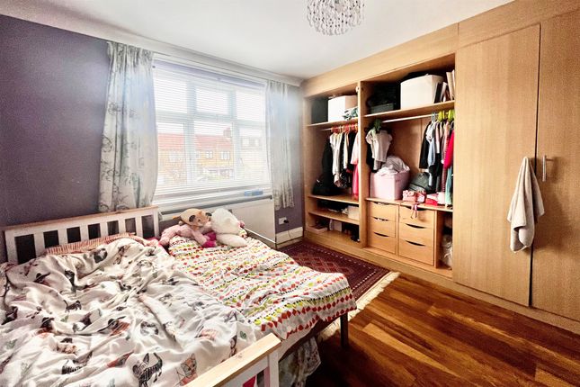 Terraced house for sale in Finchley Road, Grays