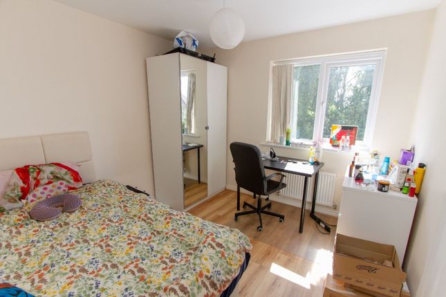 4 Elm Walk, Coventry photo 4