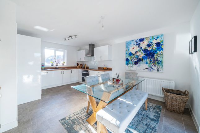 4, Springmead Avenue, Gloucester photo 3