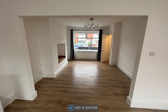 Mount Pleasant Road, Denton, Manchester photo 5