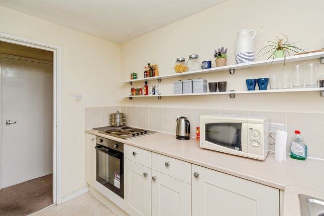 52, Parklands Gardens, Walsall photo 4