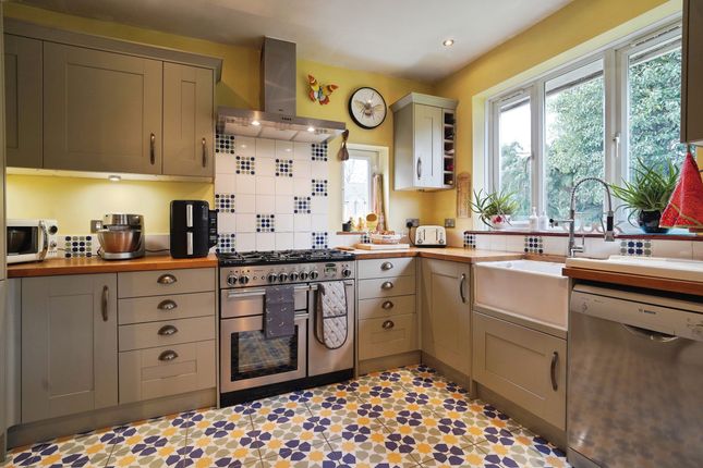 40d, Palace Road, London photo 3