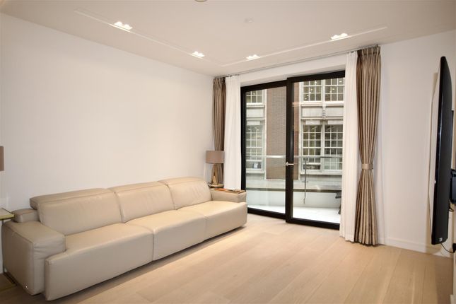 Flat for sale in Lincoln Square, Strand