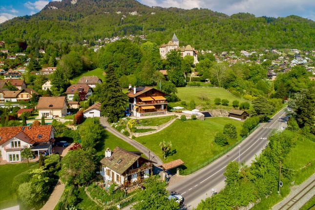 Chalet for sale in St-Légier-La Chiésaz, Vaud, Switzerland