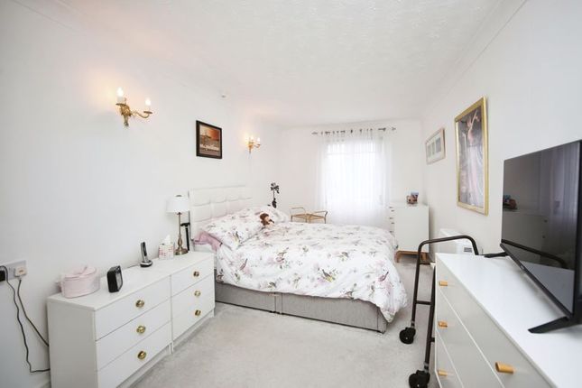 Flat for sale in Malin Court, Alcester