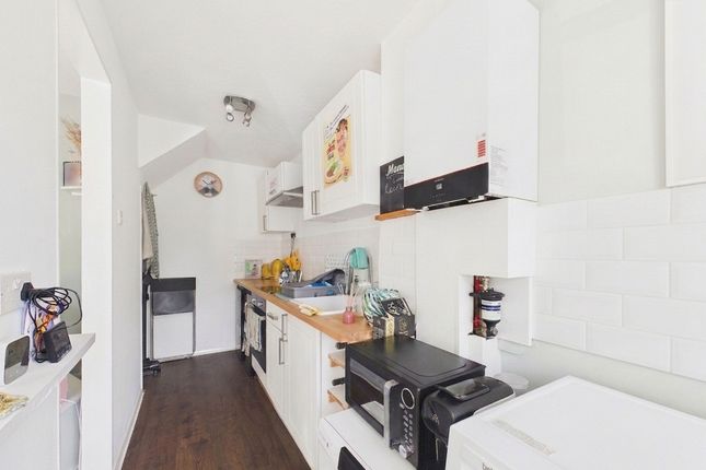 7b Cedar Avenue, Ruislip photo 3