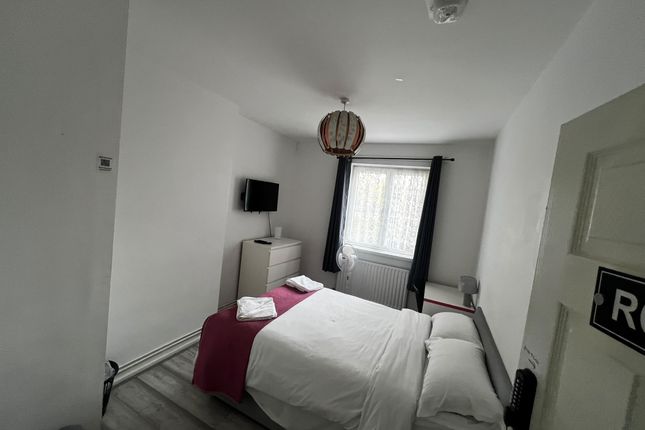 Ernest Street, London photo 4