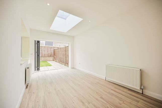 Grainger Road, Wood Green photo 4