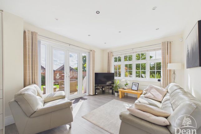 8, Croome Close, Lydney photo 4