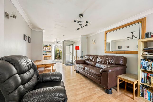 9 Bakers Close, Horsham photo 3