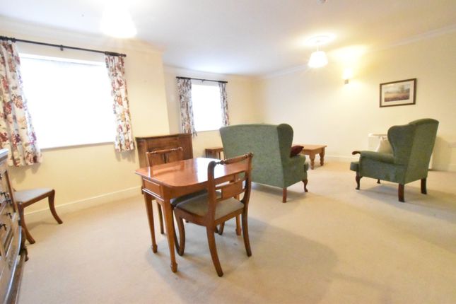 Flat for sale in Coopers Lane, Evesham, Worcestershire