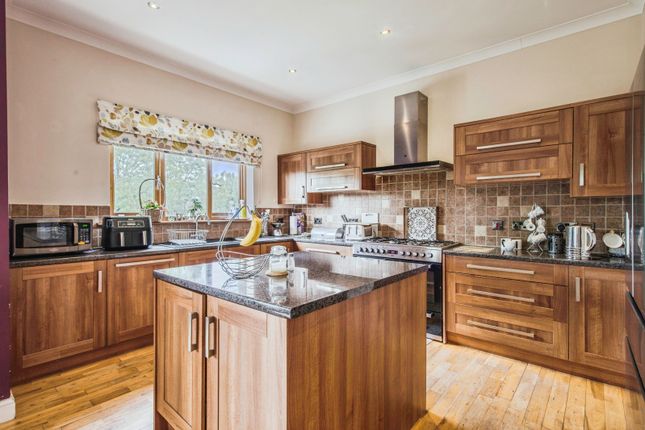 12, Clos Yr Afon, Carmarthenshire photo 4