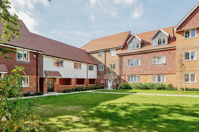 Thumbnail Flat for sale in Chestnut Grange, Felbridge, East Grinstead