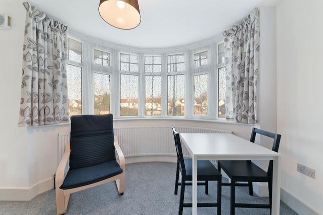 Flat 2, 661, Great West Road, ISLEWORTH photo 4