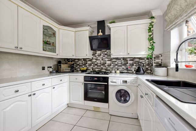 21 Oak Green Way, Abbots Langley photo 3