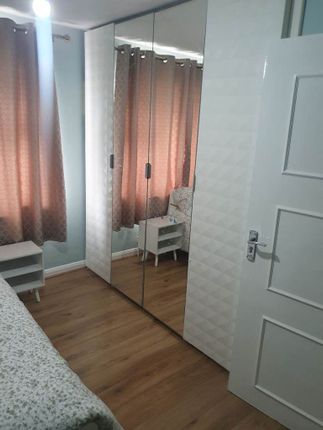 2 , Dilston Close, Northolt photo 3