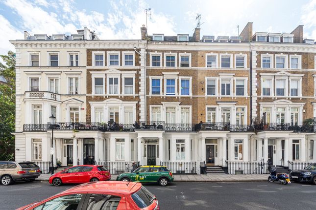 Studio flat on South Kensington, South Kensington, £5,200/mo