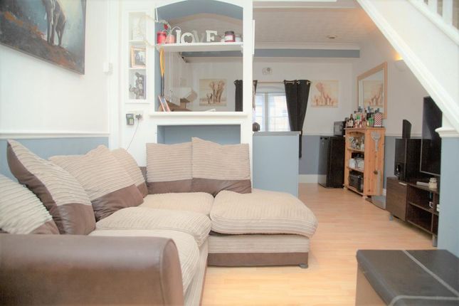 Flat to rent in The Maltings, Clifton Road, Gravesend, Kent