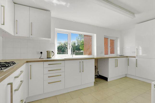 76 Mottram Road, Nottingham photo 4