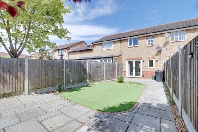 65, Holly Drive, South Ockendon photo 2