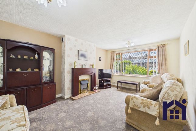 98 The Hawthorns, Chorley photo 2