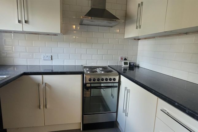 6 Kipling Court, Greenford Avenue, London photo 4