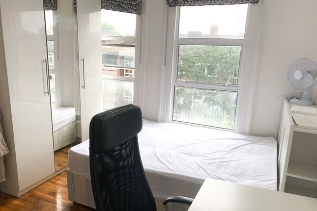 Thumbnail Flat to rent in Netherwood Road, London