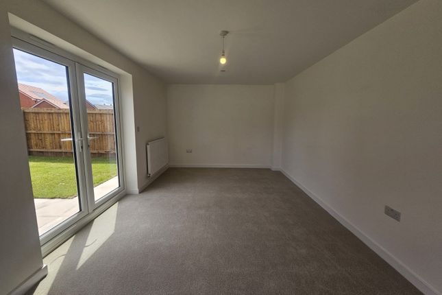 5, Blackthorn Grove, Deeside photo 3