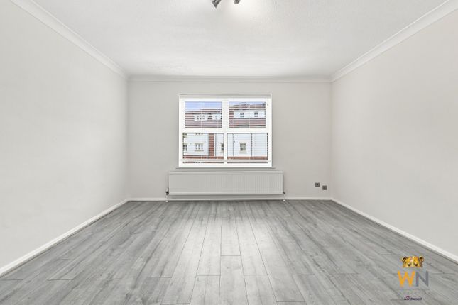 8 Sheldon Court, Rayleigh Road, Brentwood photo 3