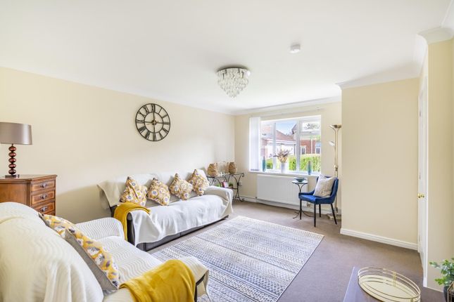 33, Leadley Croft, York photo 2