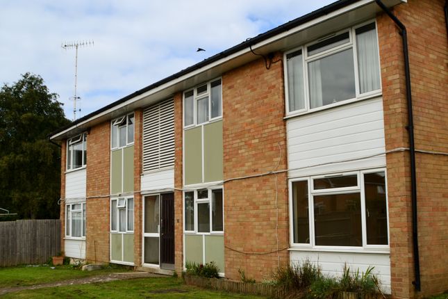 Thumbnail Flat to rent in Park Lane East, Reigate