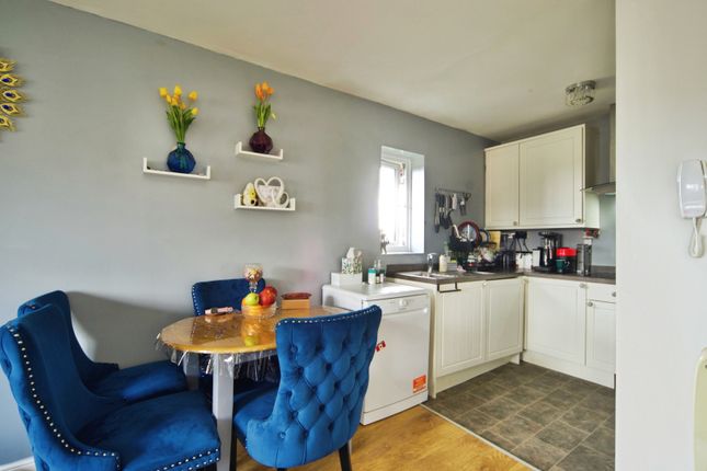 138, Dalrymple Close, London photo 2