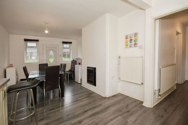 45, Hucklow Avenue, Chesterfield photo 4