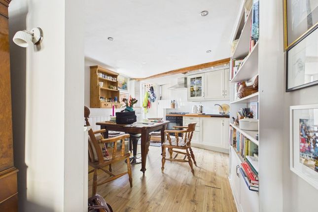 23, St James Street, South Petherton photo 4