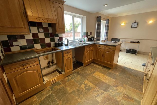 9, Ivelway, Crewkerne photo 3