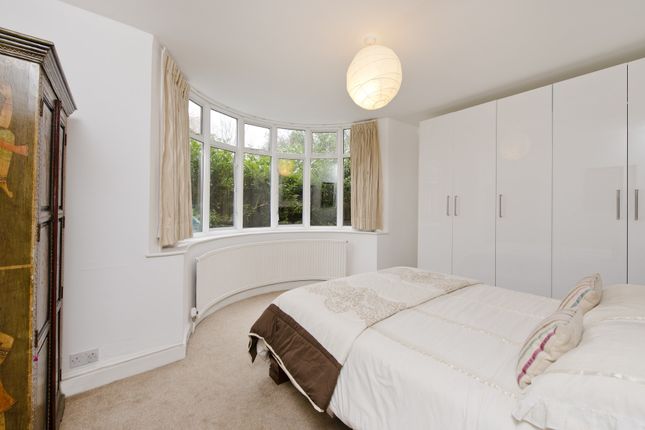 Flat 2 6, North Common Road, London photo 5