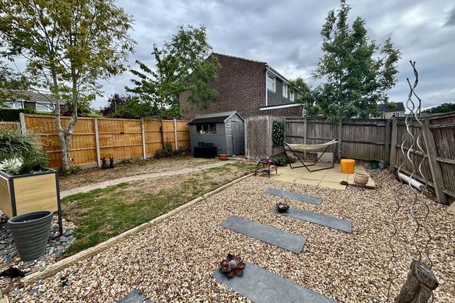 14, HARDY CLOSE, THATCHAM photo 2