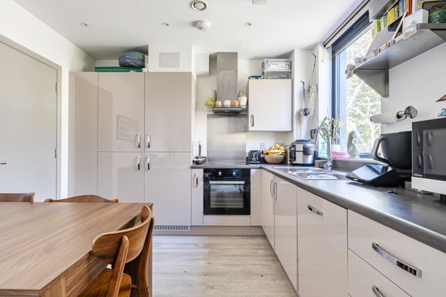 2 Indigo Square, Surbiton photo 4