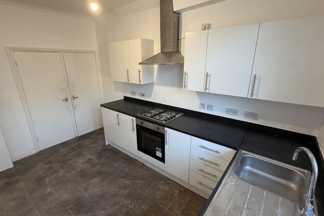 30, Dersingham Avenue, London photo 5