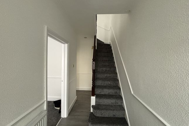 4, Parkview Road, Croydon photo 3