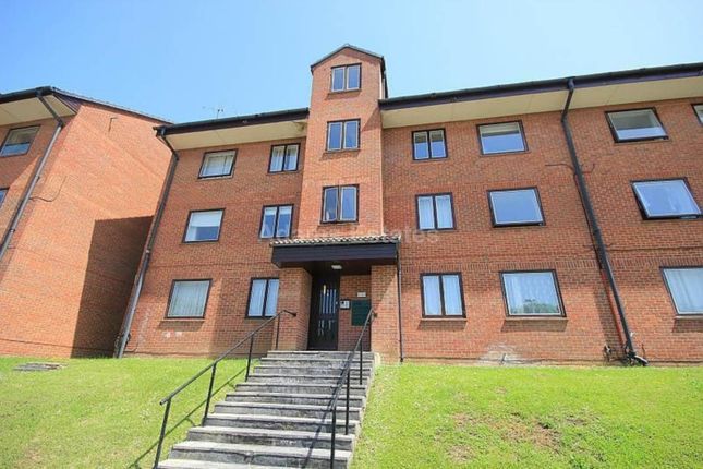 2-bed flat on Tippett Rise, Reading, £1,350/mo