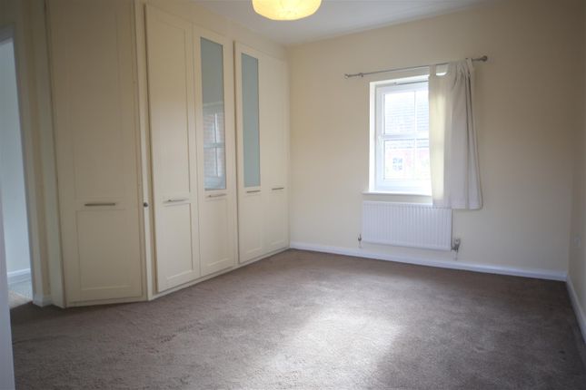 18, Walker Crescent, Slough photo 5