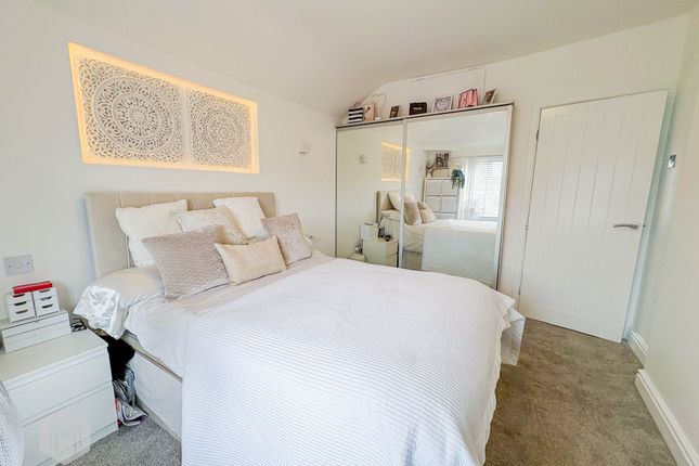 14 Graham Crescent, Manchester photo 3