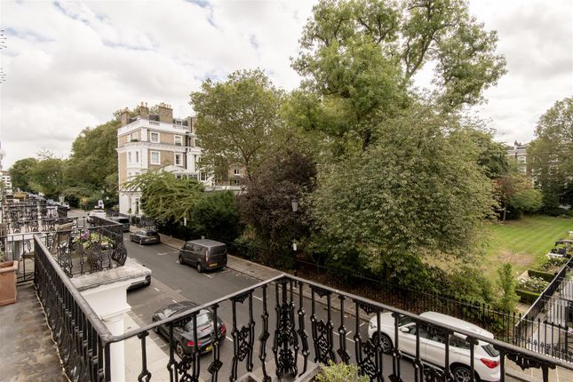 Flat for sale in Onslow Gardens, London