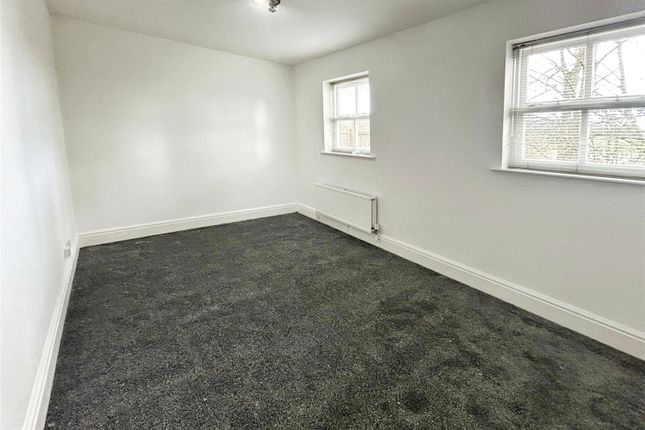 Flat to rent in St Philips Court, Halifax Road, Birchencliffe, Huddersfield