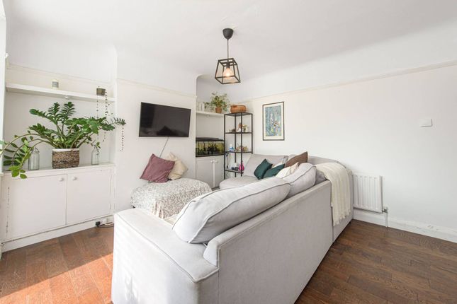 1-bed flat on Wells Drive, Kingsbury, £350,000