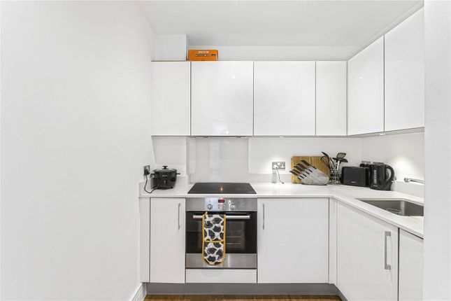 Flat 34, Vermilion Apartments, 16, Gunmakers Lane, London photo 3